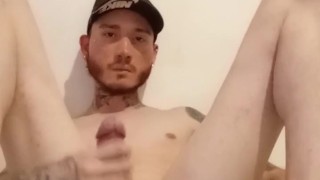 ME MASTURBO, CAMBIO DE POSICIÓN, Y TERMINO CON UN ESPECTACULAR CUMSHOT