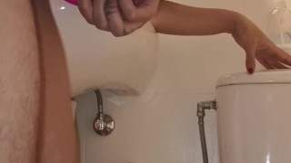 Me follo a mi HERMANASTRAS a escondidas en el baño (Parte 1)