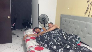 I enter my friend's dad's bedroom, and fucks my pussy