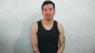 Jovencito twink de 21años le da sexo oral a la vergota de tio de su mejor amiga!