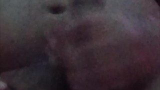 Masturbada mientras veo un culo rebotando