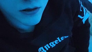 Beau garçon de 18 ans se branle 🥵