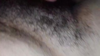 Macho con gran verga masturbandose