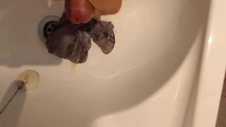 A Quick Cumshot in a Dirty Sink