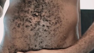Masturbation urgente d'un mec Black