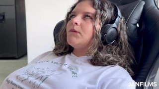 CHUPAMELA MIENTRAS JUEGO! Mi amiga me da lengua en la totona mojadita