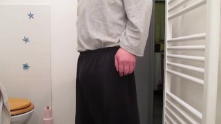 Masturbe (235) with one testicle