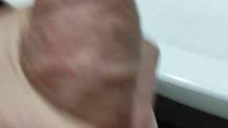 AitorXXL corrida en lavabo.