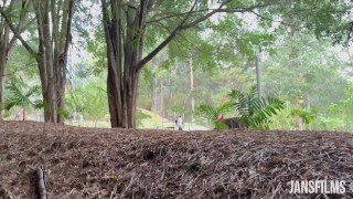 QUE RICA ADRENALINA! me chupa las tetas con el Lush en un parque