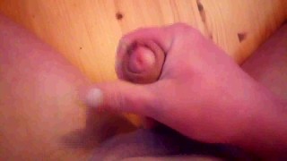 Masturbe (289) with one testicle