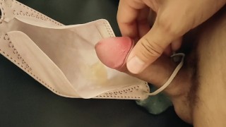 マスニーに興奮しすぎて、あふれ出す程大量射精してしまう変態君。