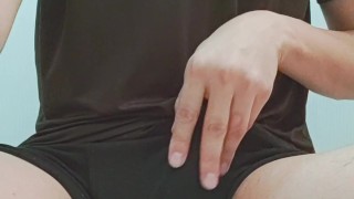 ムラムラが抑えられずお漏らし射精からの連続射精を楽しむ変態君。