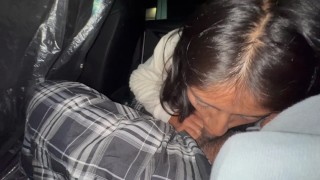 Sexo oral en el parqueadero! Quiero que me coja durisimo!!!