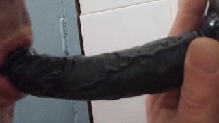 Pompino al dildo me lo infilo tutto in gola
