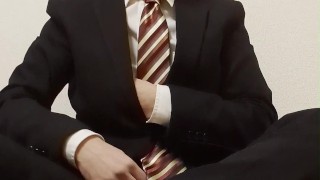 スーツリーマンが連履き靴下嗅いで変態オナニーしちゃいます【サンプル動画】