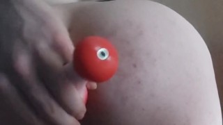 Ich spiele mit Dildos und Plugs wärend ich ein Cage trage ohne cum