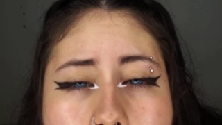 Juego con mi deliciosa lengua en su polla hasta que se venga