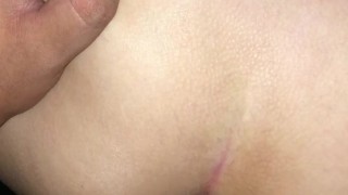 Dando sem camisinha pro amigo do meu marido enquanto ele fui no mercado