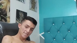  jerking off for my girlfriend and I cum for her in my room