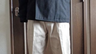 A man who has accumulated sexual desire masturbates alone during his break time.