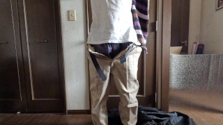 A man who likes to show off is masturbating in front of the camera today as well.