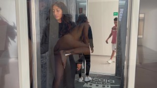 Vecina nalgona me encuentro en el edificio y me invita a follar durísimo!!