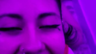 Latina recibiendo semen en su boquita rica