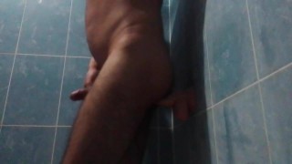 Metiendome consolador de 22 Cm rico orgasmo