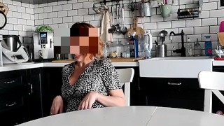 FK2 - MILF rousse se fait enculer nature par son jeune voisin sur la table de la cuisine