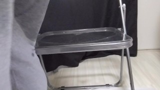 男性がスウェットを履いたままお漏らし＆射精した動画