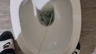Pissing XL