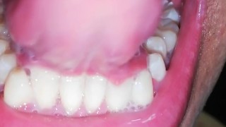 tongue, saliva, lengua , sloopy, sucking, escupir fetish, lengua larga y babeante primer plano