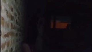 Putita de 22 se toca al Aire Libre