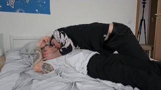 нежный секс двух твинков с большими членами