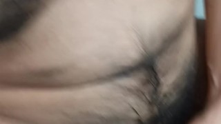 毛水獭：三部曲。章。 3、卡明在毛茸茸的伐木工脚上。 （伐木工在毛茸茸的鸡巴上吐口水，自慰双腿向上）