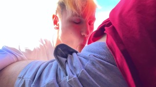 Уломал красивого парня натурала отсосать за деньги на публичном пляже