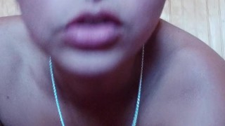 Como se masturba esta puta con sus deditos