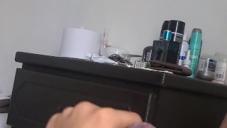 Fast handjob and hardcum