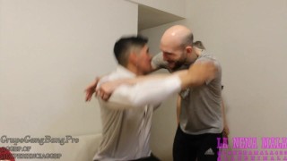 MIS AMIGOS se cojieron a mi novia mientras yo estaba en el baño. PRIMER GANGBANG NENAMALAATR