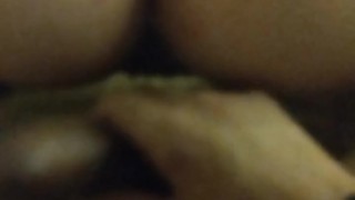 Hermanastra Argentina sigue aprendiendo a romperse la colita, cabalga su culito - Porno en Español