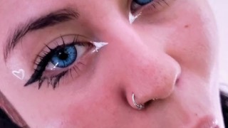  Colegiala DherlyDoll me chupa la polla muy sabroso y lo disfruta mucho