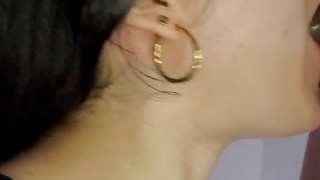 Eu mamei o meu amigo e ele me presenteou com leite na cara