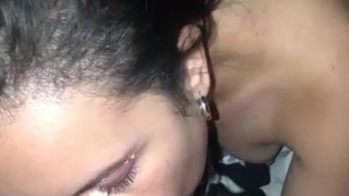 Le chupo rico los huevos al novio de mi hermana