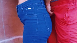 Fodendo o cuzinho da empregada gostosa no fim do expediente ao ar livre