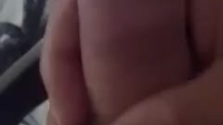 Me toco mi Polla Gorda hasta sacar mucha Leche