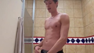 Male cumming in a random gas station💦