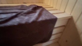 двое парней выебали сладкого твинка и кончили на него