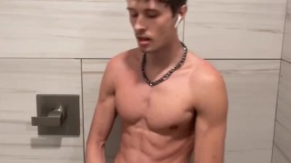 Everyone was saying 🍆 when I was squatting, so I showed them in the locker room😌