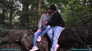 Lovers getting horny outside