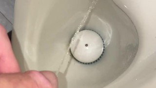 Desperate pee in public toilet 😩